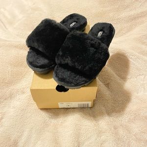 Ugg slippers size 3 can fit a size 5 in woman’s